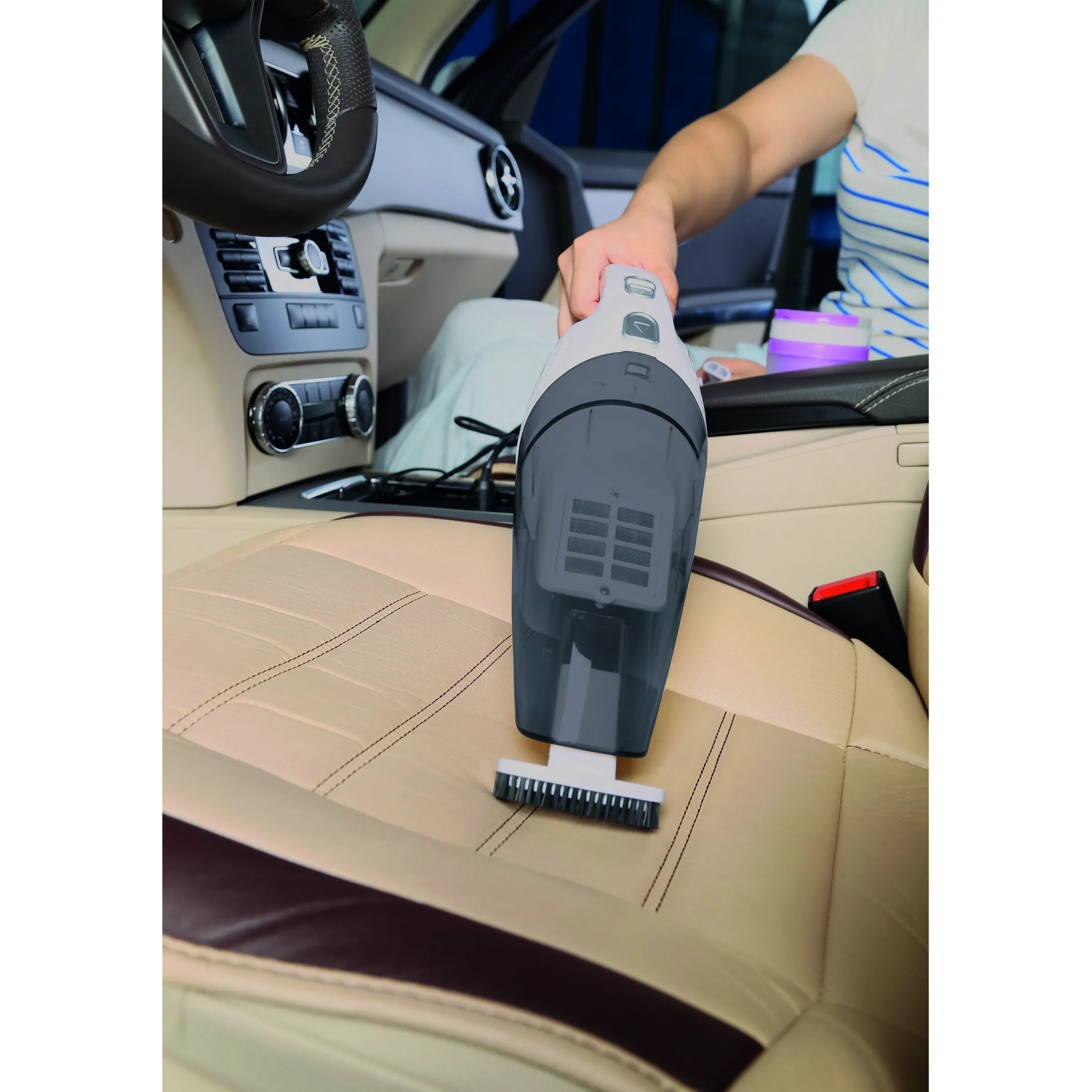 Aspirateur filaire à main 12 volts