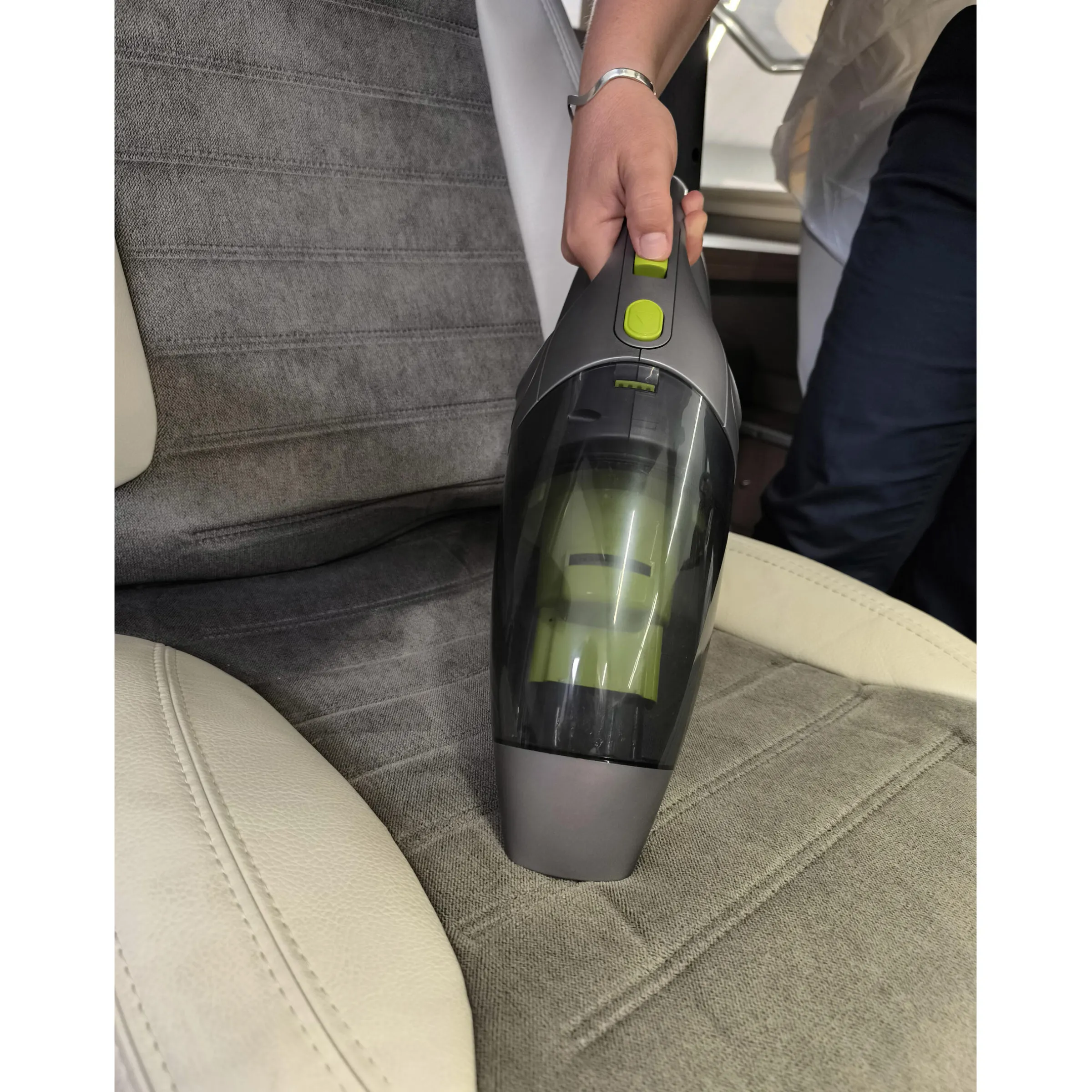 Aspirateur à main rechargeable 12/220V lithium