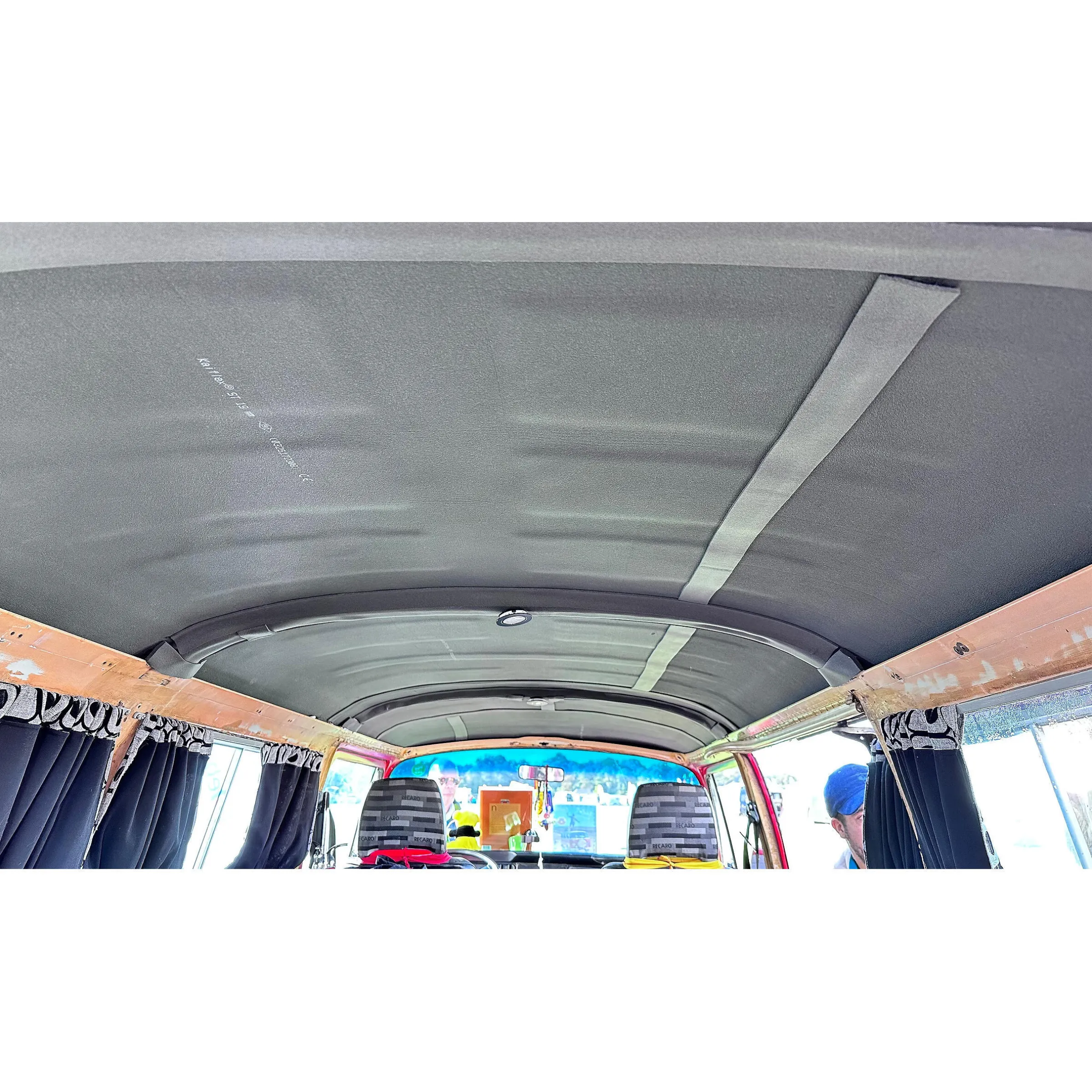 Isolant auto-adhesif