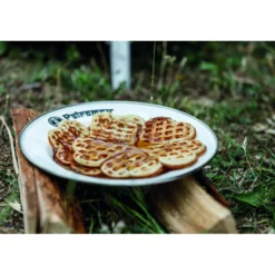 Lot de 2 assiettes en émail