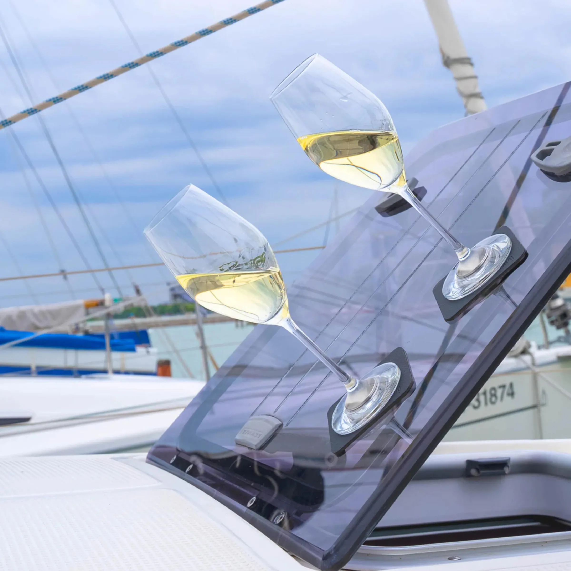 Lot de 2 verres à champagne en cristal aimantés