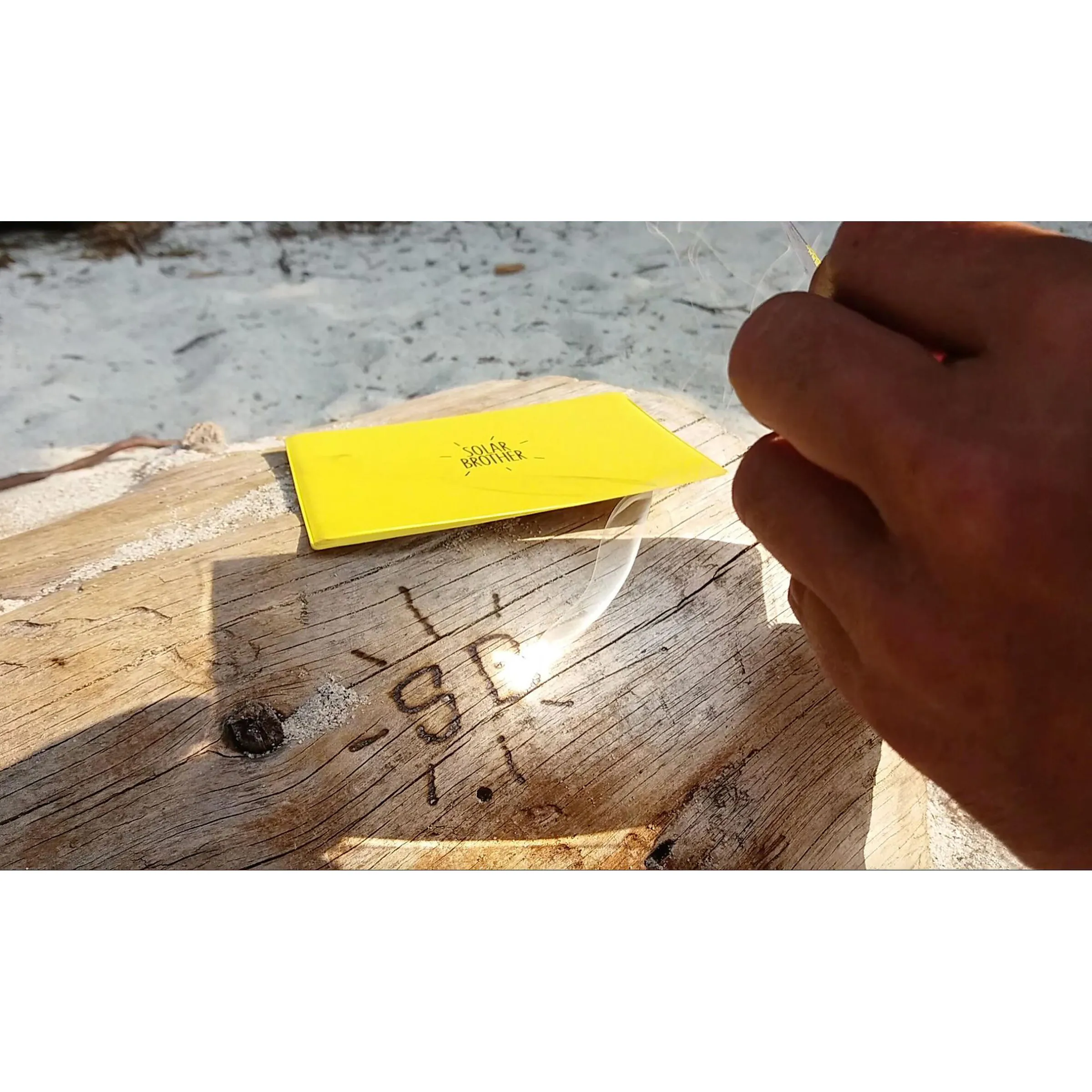 Matériel de survie solaire ADVENTURE KIT ®