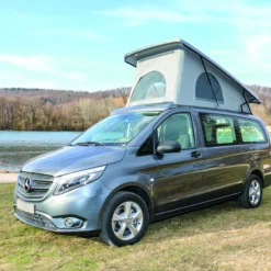 Toit relevable sca 152 pour Mercedes Vito long à partir de 2015. Ouverture avant.